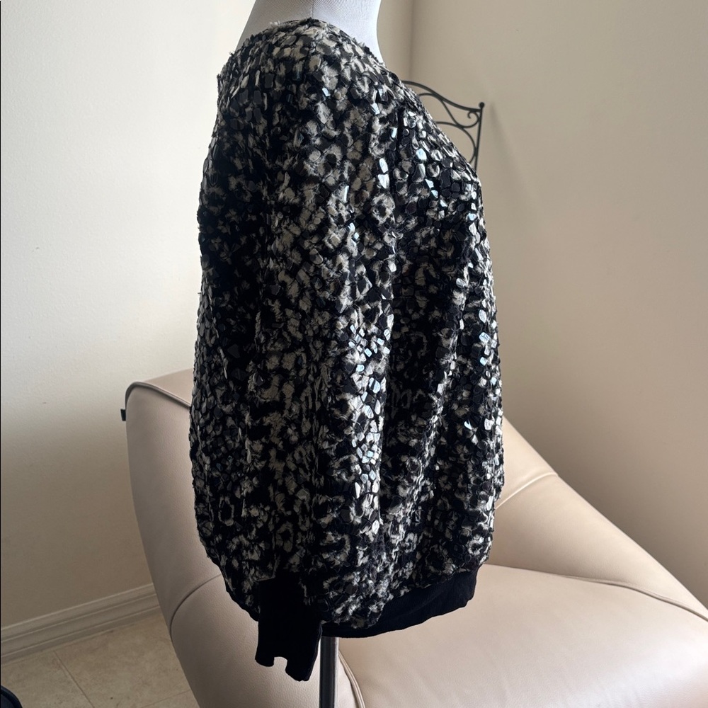 Print Sweater - Picture 2 of 9